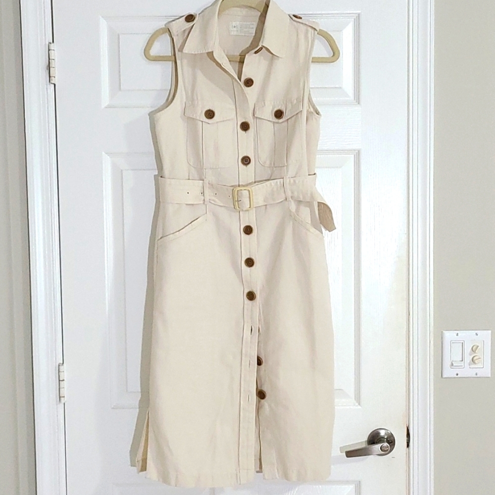 BANANA REPUBLIC continues safari dress size Small.